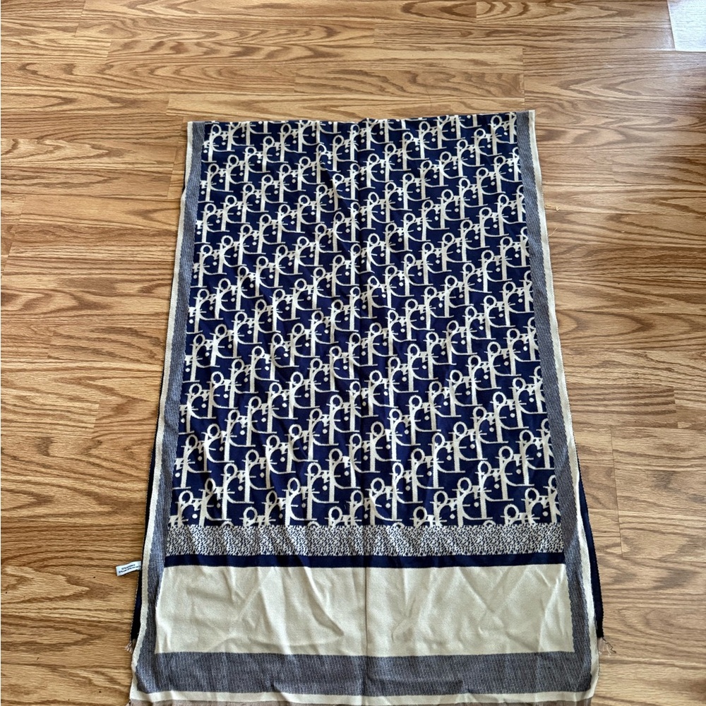 Big wrap scarf Dior Navy and Cream Scarf brand new cashmere
